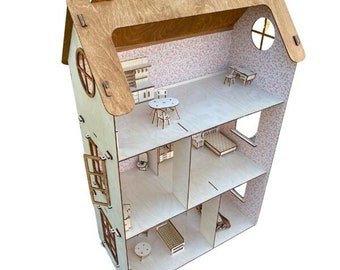 Peut inclure: Une maison de poupée en bois avec un intérieur blanc et rose. La maison de poupée a quatre étages, chacun avec des pièces et des meubles différents. La maison de poupée est en bois et a un toit brun.