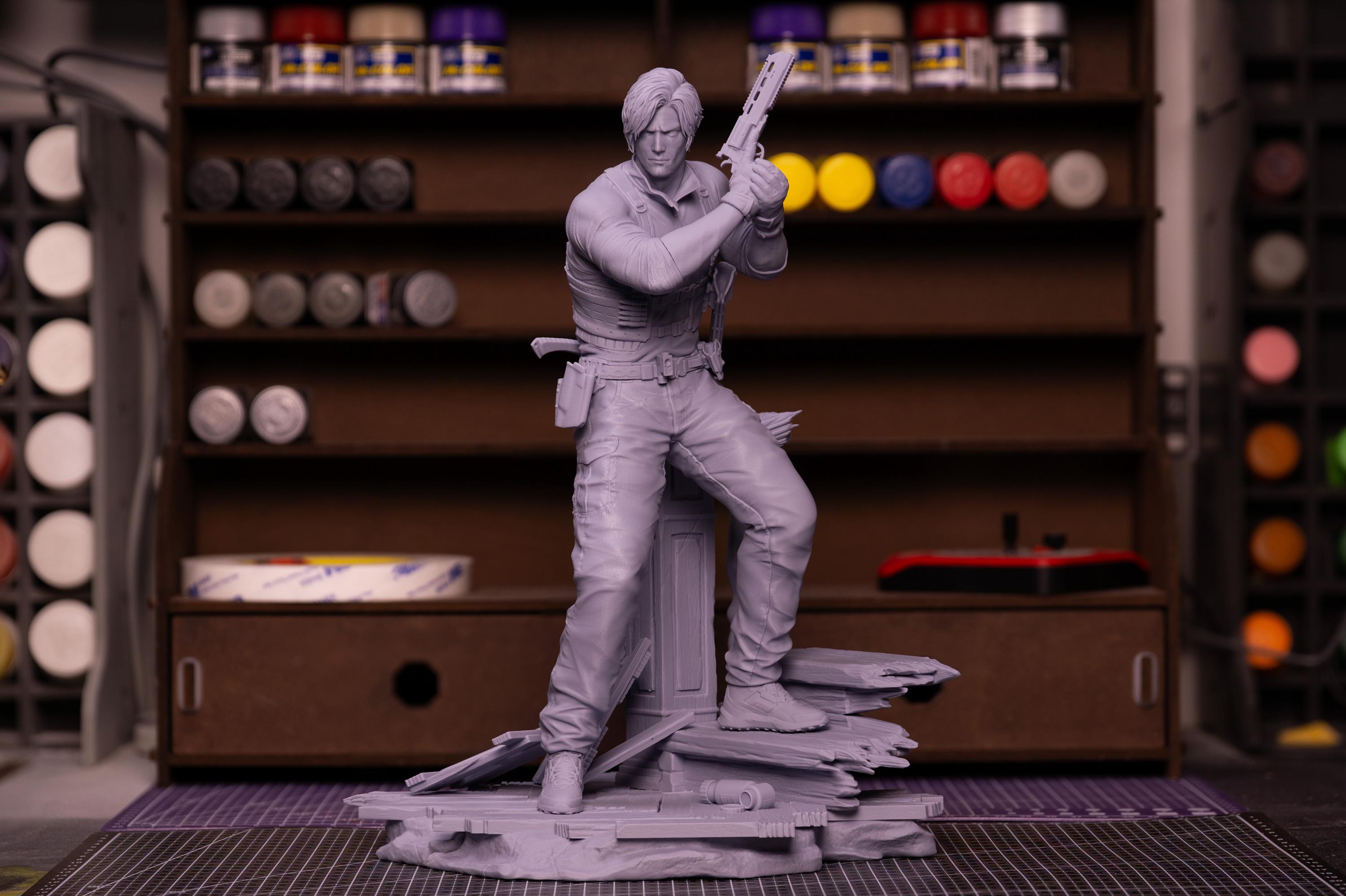 Leon Kennedy | Garage Kit | Resident Evil - Etsy