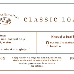 Op de afbeelding: Een wit label met de tekst "CLASSIC LOAF". Het label bevat ingrediënten: biologisch ongebleekt meel, roze zout en water. Er staat ook "Bevat tarwe en gluten".
