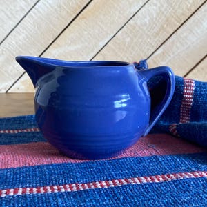 Vintage blå Bauer gräddkanna