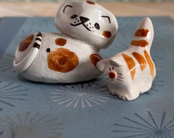 Mini gatos de arcilla