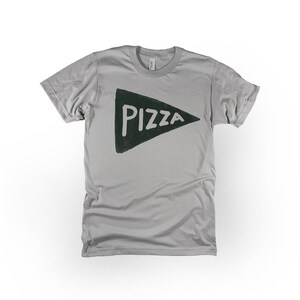 Organic Cotton Silver Pizza Slice Graphic T Shirt in Small Medium Large 2XL XXL, NYC pizza lover gift idea for him, Men's T-shirts zdjęcie 2