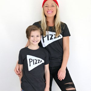 Camisetas de pizza a juego para papá e hijo del Día del Padre, conjunto de camisetas gráficas para papá e hija, ropa negra única para hombre, regalo de papá para él de niños imagen 5