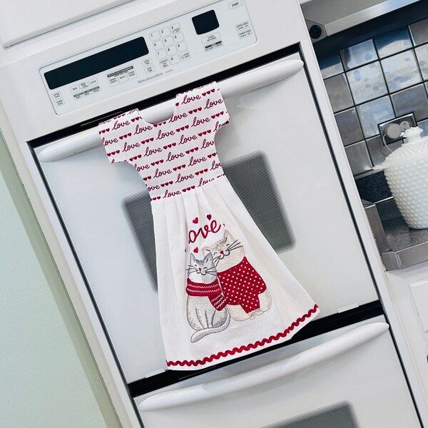 Cat Lover Dish Towel Dress, Hanging Dish Towel, Tea Towel, Red and White Dishtowel Dress with Embroidery, Mom Gift, Kitchen Decor/ Klosti