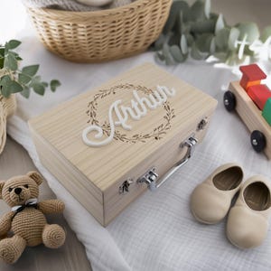 Boîte en bois personnalisée avec prénom en 3D - Cadeau unique et élégant pour enfants, naissances ou occasions spéciales.