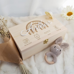 Coffret souvenir bébé en bois et prénom 3D, pour naissance ou baptême - Boite souvenir en bois brut à personnaliser.
