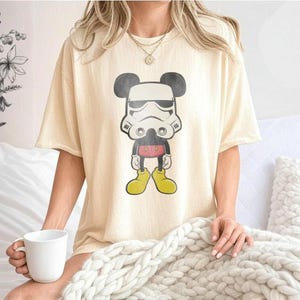 Chemise Mickey Stormtrooper, t-shirt mashup Disney rigolo, t-shirt personnage galaxie étoile, casque de dessin animé confort couleurs cadeau pour fan