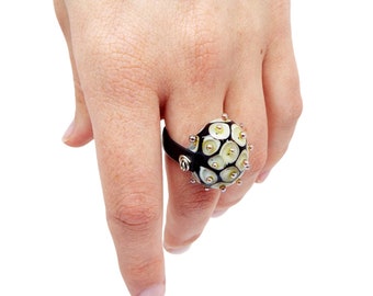 Boho glascocktailring med vit lapp och silverdetaljer