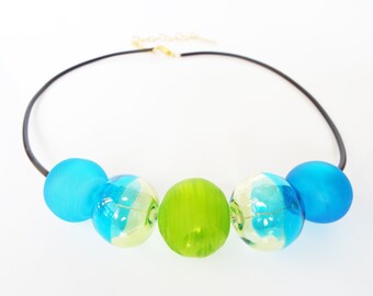 Statementketting turkoois lampworkglas - Handgemaakte boho-sieraden