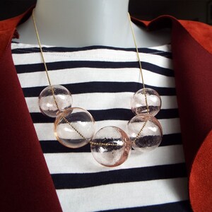 Collar con cuentas de vidrio soplado de melocotón naranja - delicado collar hueco minimalista - regalo para ella