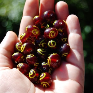 Red with Lime Green swirl beads, 10 loose beads, Pumpkin shaped beads, Glass beads, Jewelry making supplies, Circle of Stones