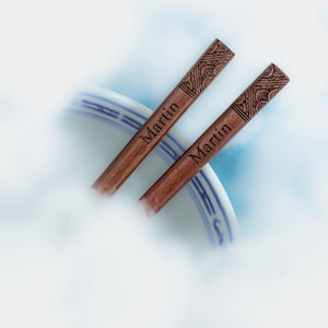 Personalisierte japanische Holzstäbchen - Geschenk mit individueller Gravur - Einzigartiges Geschenk, das für Sushi-Liebhaber, Hochzeitsgeschenke oder Feinschmecker perfekt ist