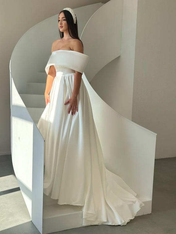 wedding dresses modern style Clean & Modern Wedding Dresses