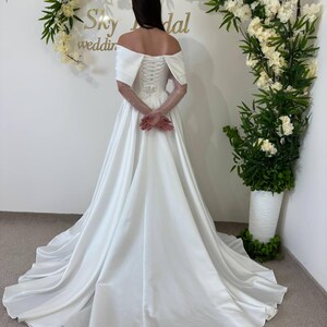 Zakana Long sleeves Pearl Mesh yarn Satin Mini wedding dress