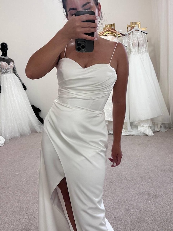 casual civil wedding dress Courthouse Dresses creating a light and smooth silhouette 30 Simple and Special Courthouse