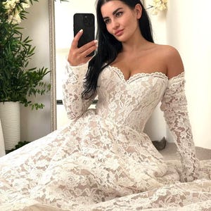 Koronkowa suknia ślubna z długimi rękawami, odkryte ramiona, linia A, z trenem, niestandardowy rozmiar, styl boho lub klasyczny