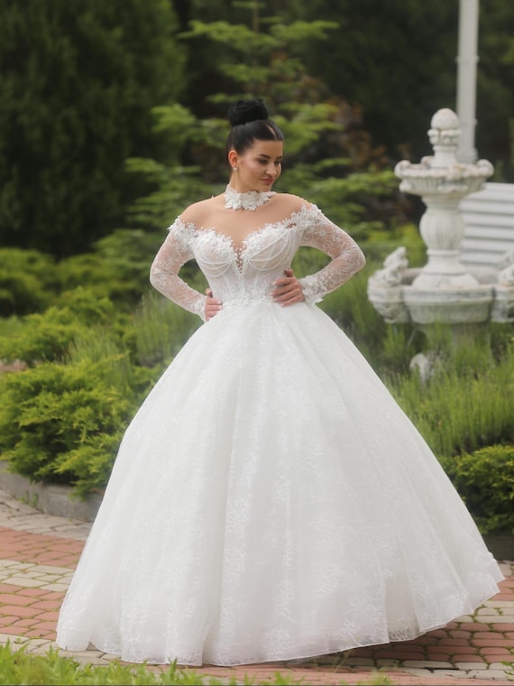 Off Shoulder Ball Gown Wedding Dress With Lace Sleeves, Floral Applique  Corset Bodice, Full Skirt Bridal Gown - Etsy Israel