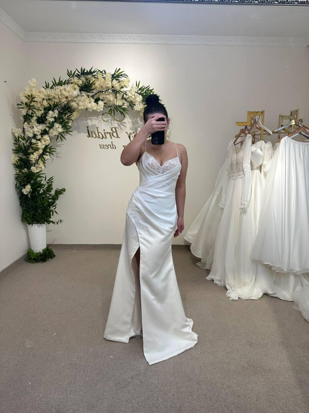 Simple Slit Wedding Dress Sleeveless Modern Bridal Wear