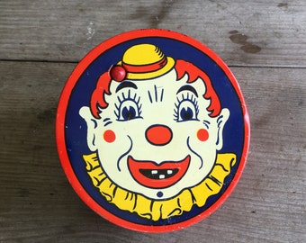 Antique Clown Litho Kirchhof Noise Maker Round Ratchet Style w/ Wooden Handle Ca. 1940s