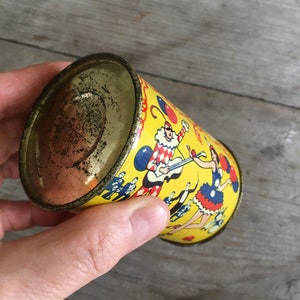 Antique Litho Noise Maker Metal Tin Can Mallet Rattle w/ Wooden Handle Ca. 1930s image 6
