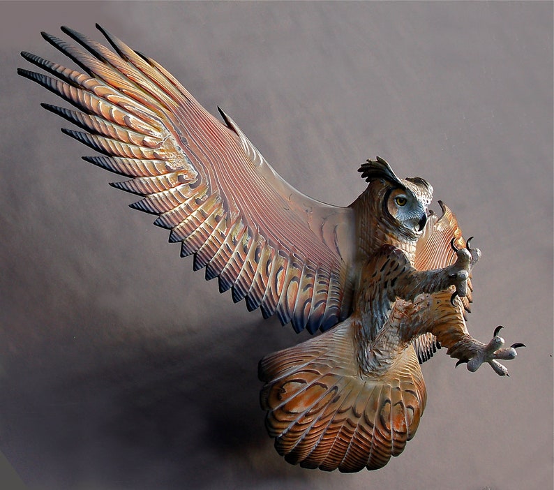 Owl Wood Sculpture Attacking Pose Jason Tennant immagine 2