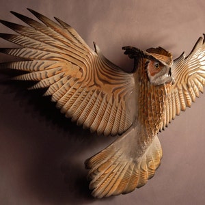 Sculpture sur bois de hibou par Jason Tennant, Silent Flight, petite
