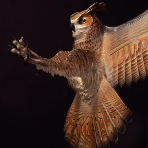 Owl Wood Sculpture Attacking Pose Jason Tennant immagine 4