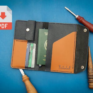 Patrón PDF DIY para porta pasaporte personalizado o billetera de viaje de cuero, hecho a mano por Almari Leatherworks