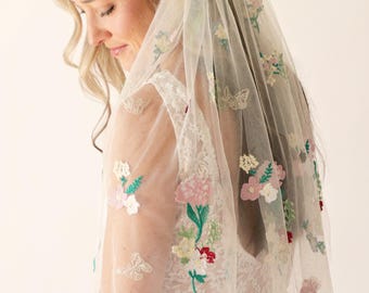 Embroidered Floral Veil with Butterflies and Bees – 30" Bridal Tulle