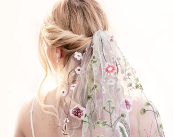 Short flower bridal veil, Wildflower veil, Embroidered flower veil blusher