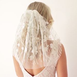 Short white wildflower veil, White flower veil, Embroidered flower veil, Floral wedding veil