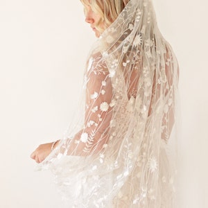 White wildflower veil, Embroidered flower veil, Floral wedding veil