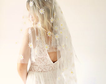 Summer of love veil, Daisy bridal veil, Unique veil, Wedding veil flowers, Embroidery veil, Embroidered veil, Blusher veil, Vintage inspired