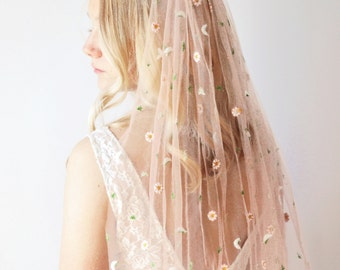 Daisy flower veil, Embroidered flower veil, Floral wedding veil