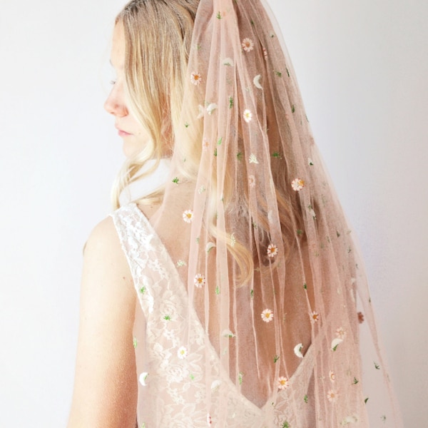 Daisy flower veil, Embroidered flower veil, Floral wedding veil