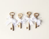 Antique key boutonniere, Vintage key, Groom Groomsmen, Gold key boutonniere, Gold boutonniere, Key to my Heart, gold key button hole
