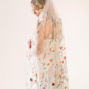 Colorful floral embroidered bridal veil - Sunset wildflower