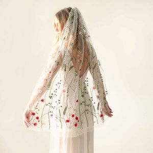 Wildflower bridal veil, Embroidered flower veil, Unique floral wedding veil