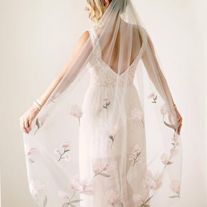 Embroidered floral bridal veil - Moon flower