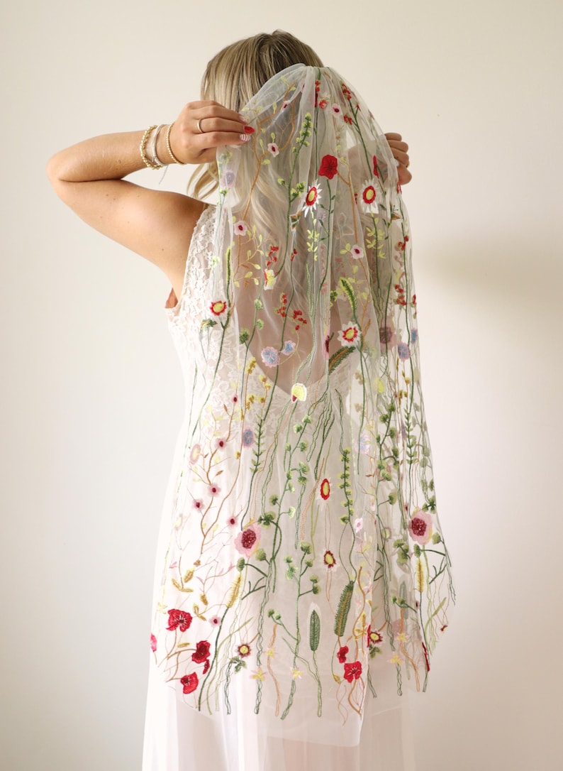 Embroidered Wildflowers Bridal Veil l Boho Flower Wedding Veil image 2