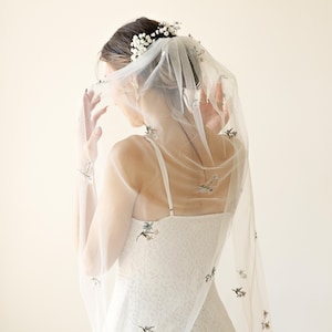 Soft bridal veil with floral embroidered details - Sweet Violet