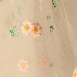 Daisy flower veil, Embroidered flower veil, Floral wedding veil image 7