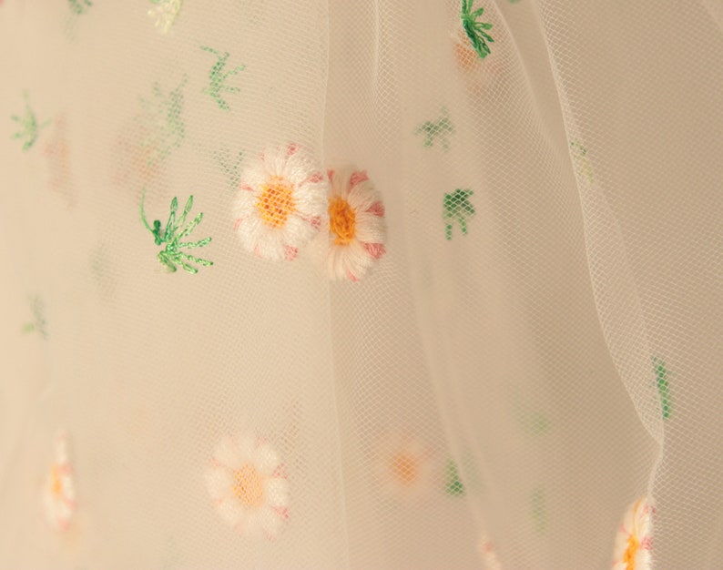 Daisy flower veil, Embroidered flower veil, Floral wedding veil image 7