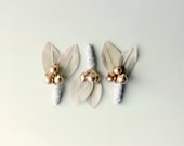 Gold berry boutonniere, Golden Groomsmen, Gold Wedding - WINTER BERRY (ONE boutonniere)