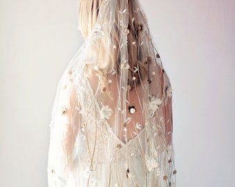 Etsy Design Awards Finalist - Daisy pop flower veil, Embroidered flower veil, Floral wedding veil, Bridal veil flowers, Unique veil
