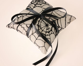 Spiderweb Ring Bearer Pillow l Goth Wedding Pillow