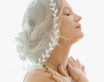 Short Tulle Bridal Veil l Leaf Trim Wedding Veil