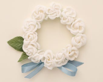Mini corona de flores vintage: detalle para bodas o despedidas de soltera.