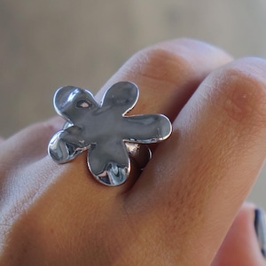 Silver Flower Statement Ring Adjustable Plumeria Floral Ring Large Hawaiian Flower Design Chunky Silver Ring Nature Gift Girl Boho Accessory