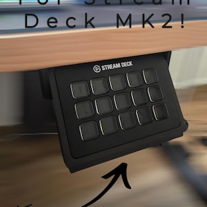 Könnte beinhalten: Schwarzes Stream Deck MK2 mit 15 quadratischen Tasten, unter einer Holzoberfläche montiert. Der Text "For Stream Deck MK2!" steht oben, und "Extendable" mit einem Pfeil unten.